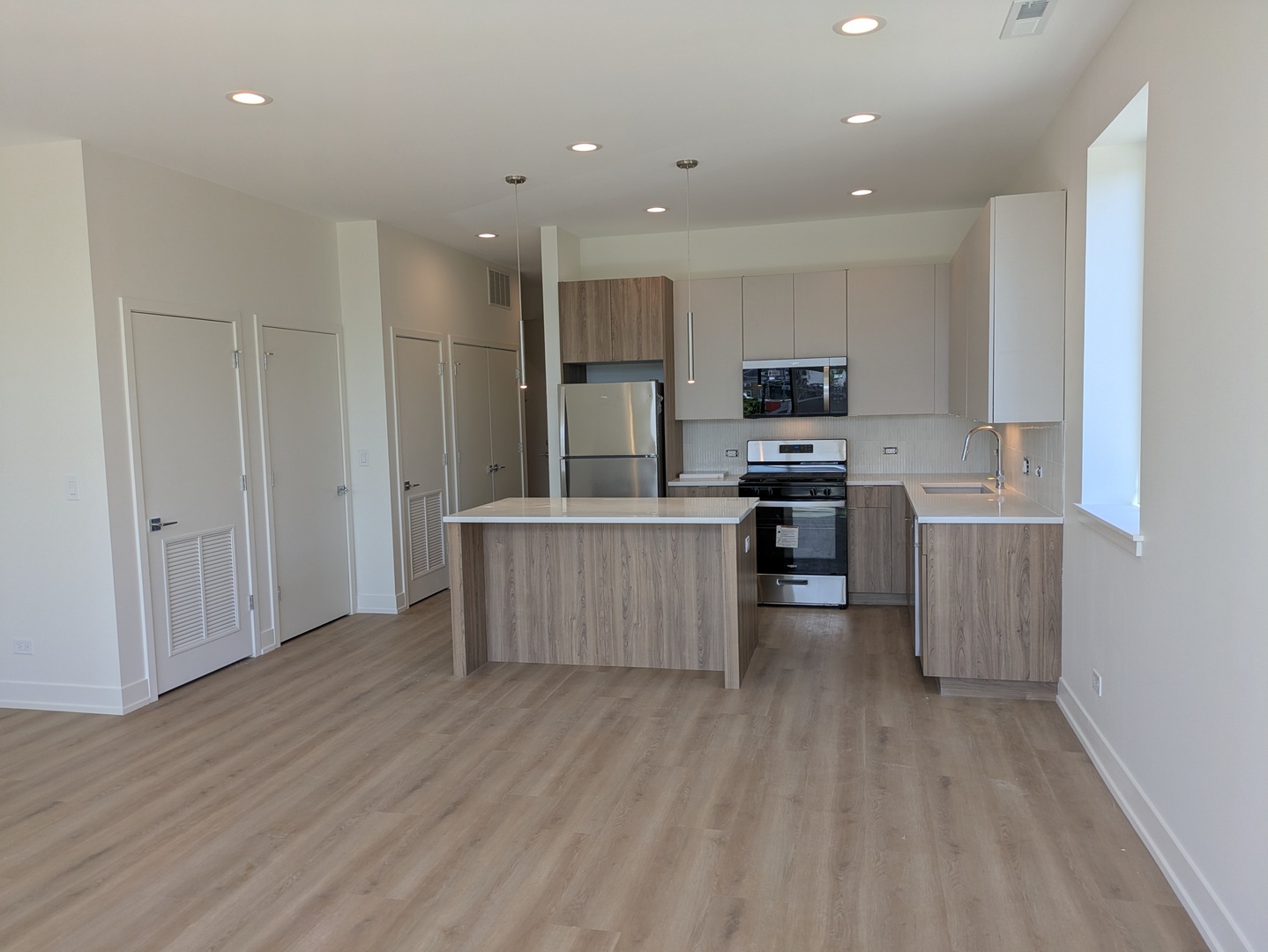 4744 West Addison Street, Unit 2 Chicago, IL 60641 - Photo 2 of 8