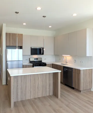 $2,550 | 4744 West Addison Street, Unit 2, Chicago, IL 60641