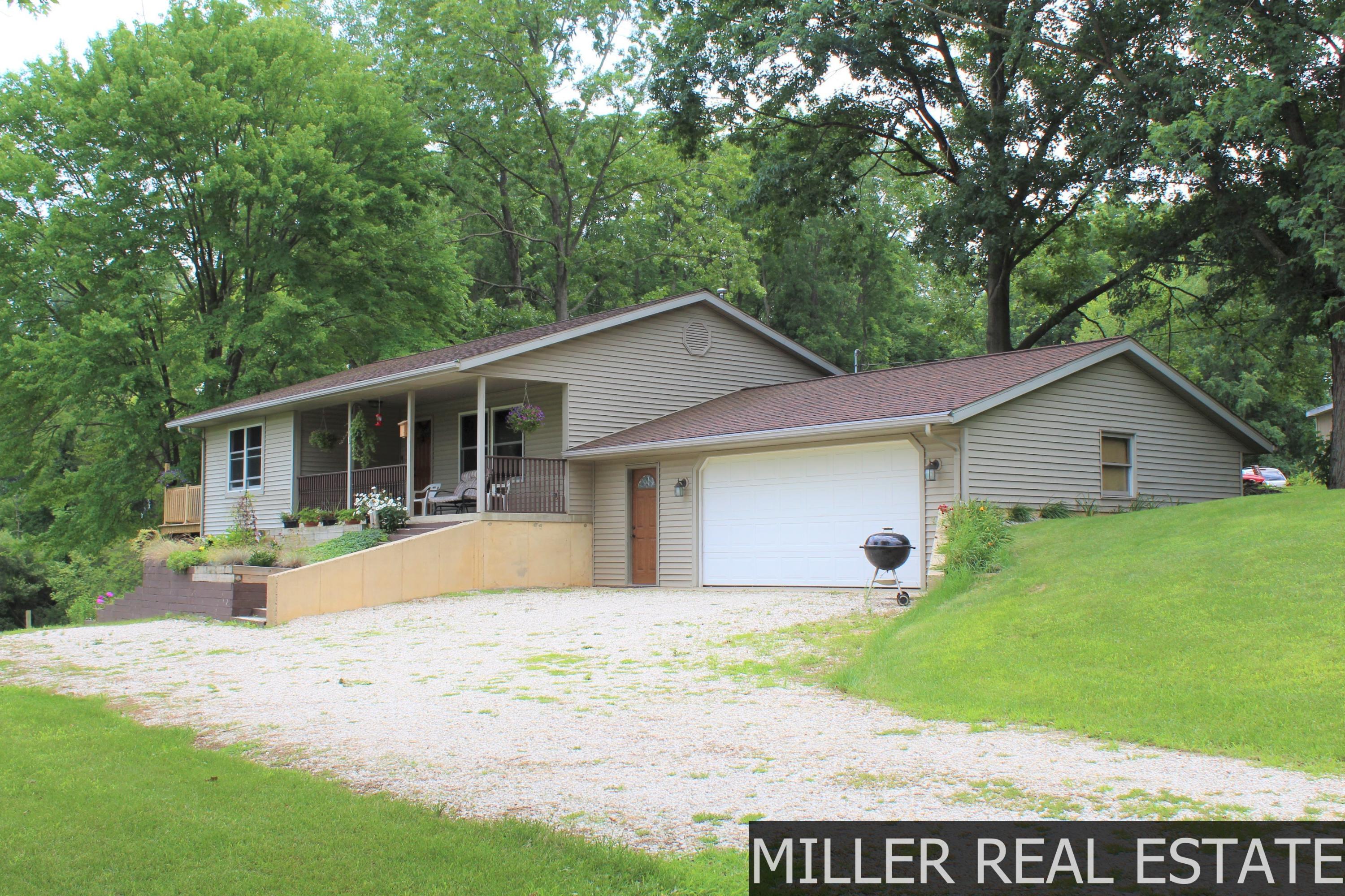7461 Walters Road Delton, MI 49046 - Photo 2 of 27 IMG_8146
