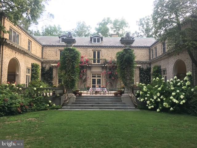 745 Newtown Road Villanova, PA 19085 - Photo 26 of 29 Garden