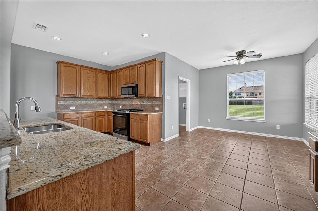 10341 Brunston Road Fort Worth, TX 76244 - Photo 16 of 31