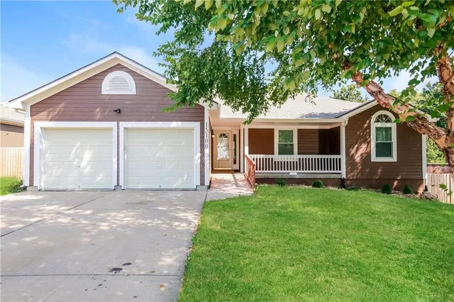 $2,515 | 15100 East 49th Street, Kansas City, MO 64136