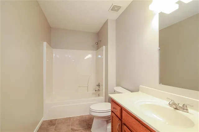 $2,515 | 15100 East 49th Street, Kansas City, MO 64136