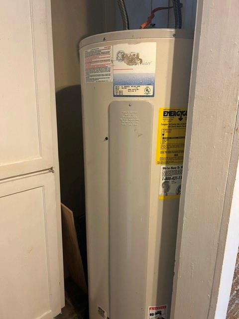 1007 North Center Street Bonham, TX 75418 - Photo 36 of 37 Hotwater Heater