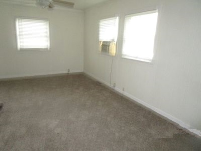 101 Prairie Street Ottawa, IL 61350 - Photo 4 of 15 an empty room with a window