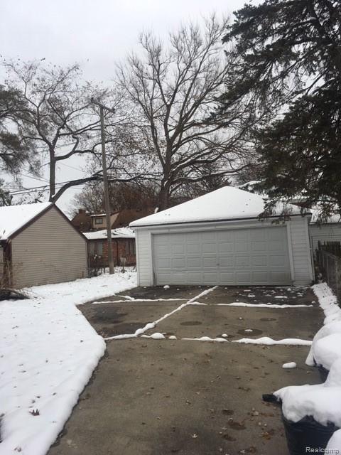 17230 Edinborough Road Detroit, MI 48219 - Photo 6 of 42 garage.JPG