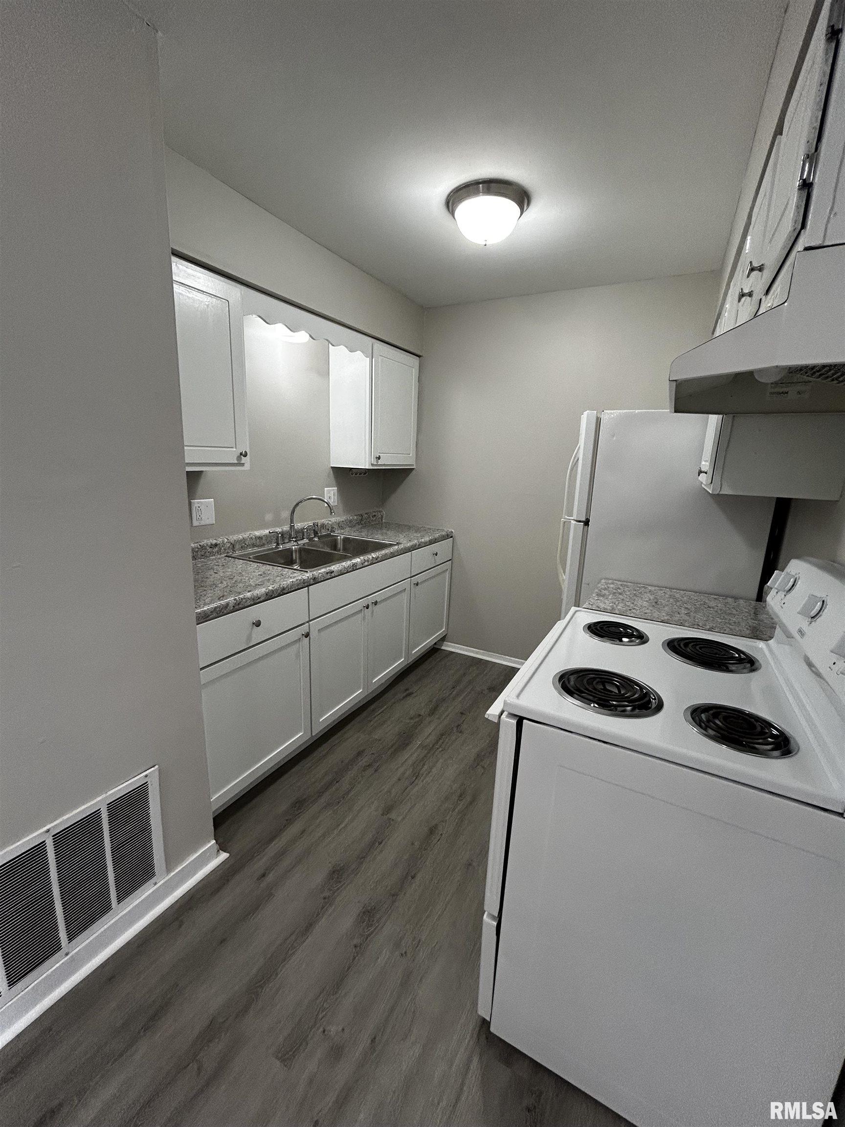 1902 Sheridan Road, Unit 2 Pekin, IL 61554 - Photo 4 of 9
