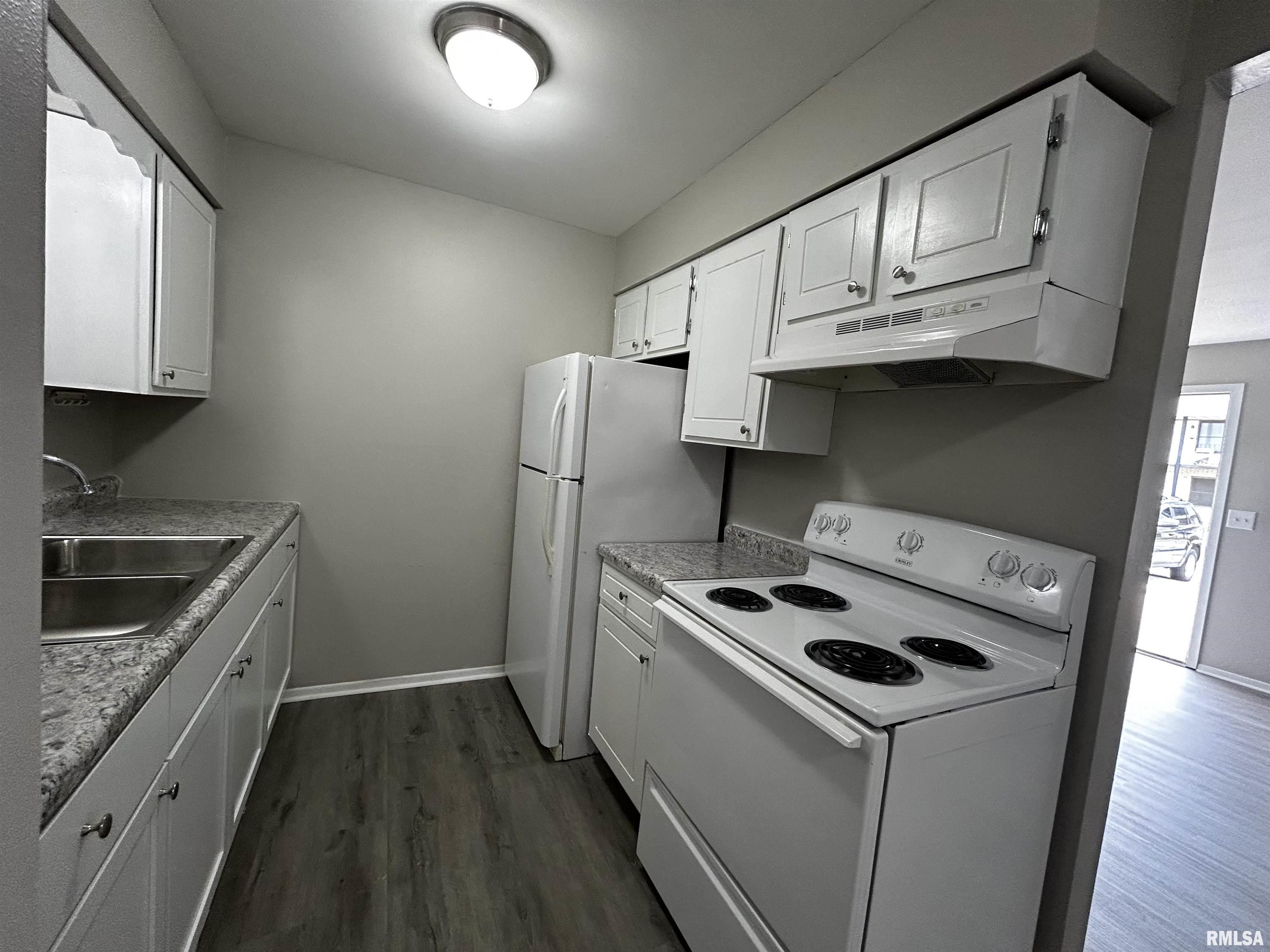 1902 Sheridan Road, Unit 2 Pekin, IL 61554 - Photo 5 of 9