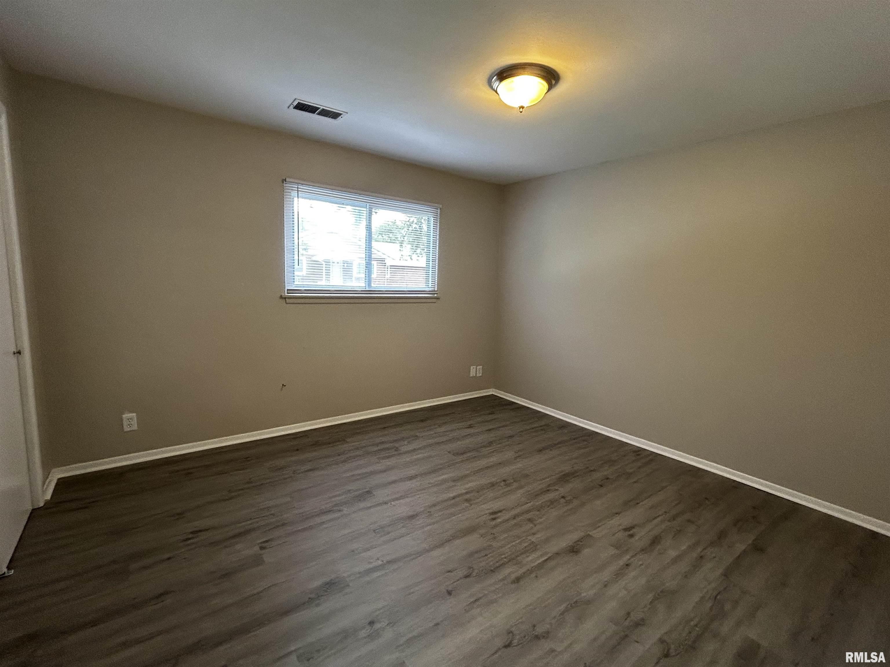 1902 Sheridan Road, Unit 2 Pekin, IL 61554 - Photo 8 of 9