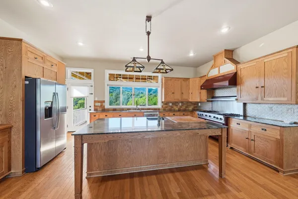 $825,000 | 15725 Horseless Carriage Drive, Redding, CA 96001