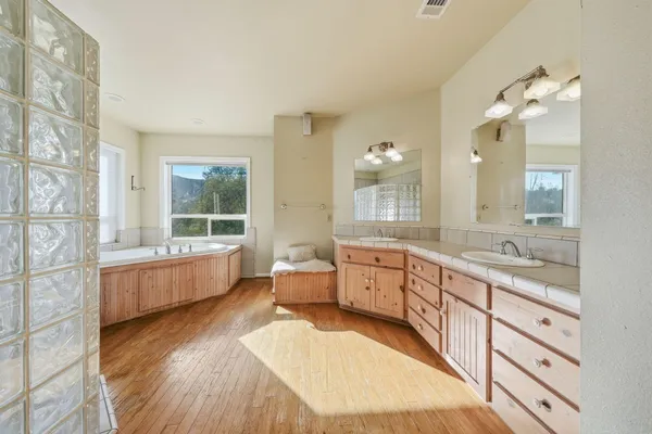 $825,000 | 15725 Horseless Carriage Drive, Redding, CA 96001