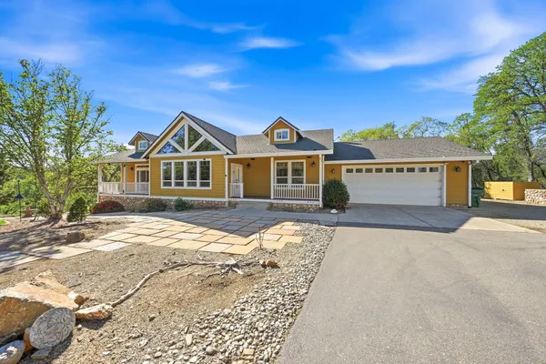 $825,000 | 15725 Horseless Carriage Drive, Redding, CA 96001