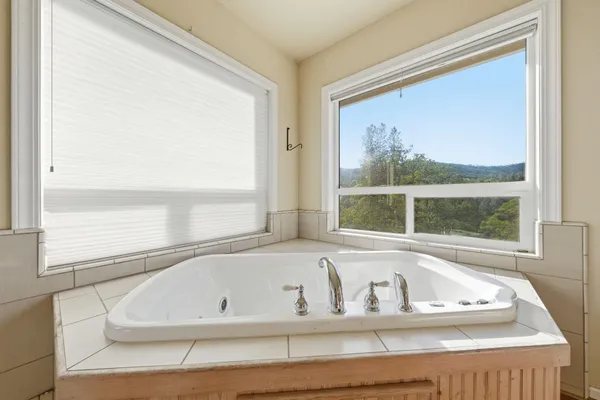 $825,000 | 15725 Horseless Carriage Drive, Redding, CA 96001