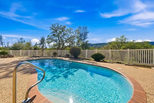 $825,000 | 15725 Horseless Carriage Drive, Redding, CA 96001