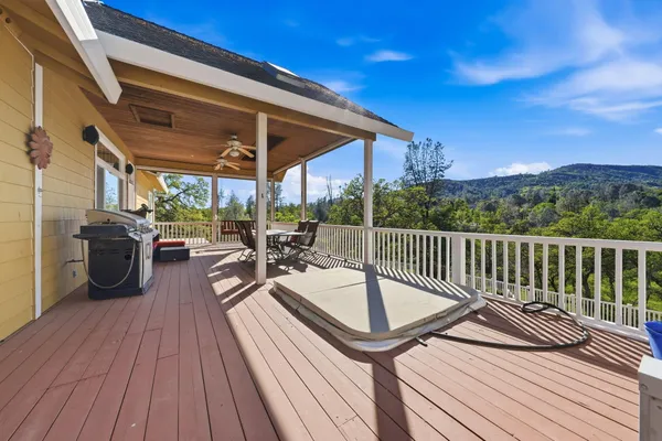 $825,000 | 15725 Horseless Carriage Drive, Redding, CA 96001
