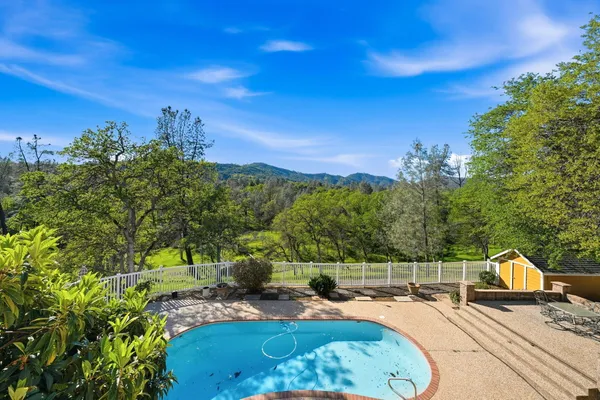 $825,000 | 15725 Horseless Carriage Drive, Redding, CA 96001