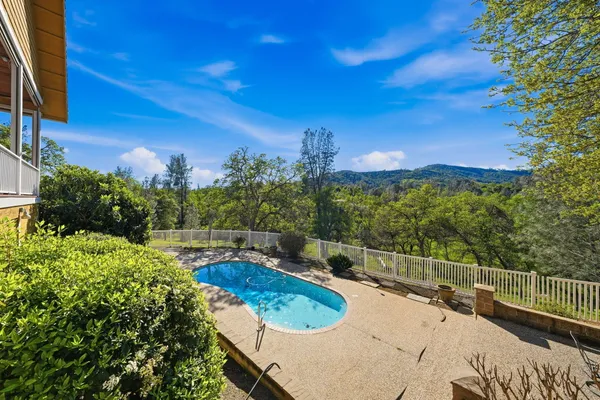 $825,000 | 15725 Horseless Carriage Drive, Redding, CA 96001