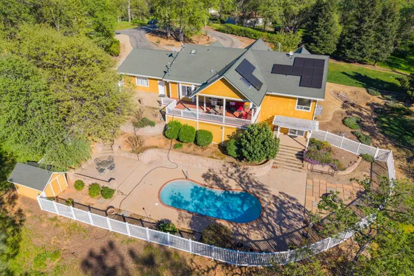 $825,000 | 15725 Horseless Carriage Drive, Redding, CA 96001