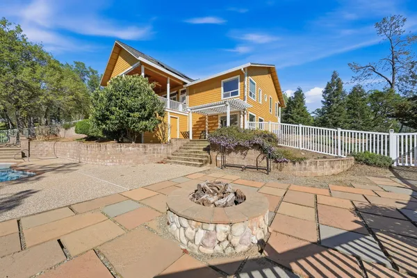 $825,000 | 15725 Horseless Carriage Drive, Redding, CA 96001