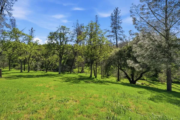$825,000 | 15725 Horseless Carriage Drive, Redding, CA 96001