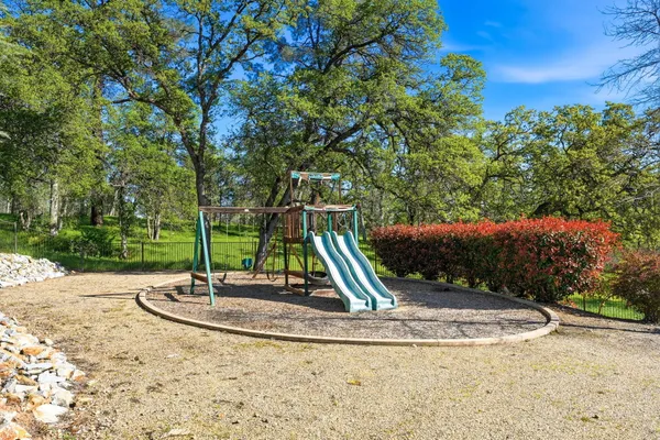 $825,000 | 15725 Horseless Carriage Drive, Redding, CA 96001