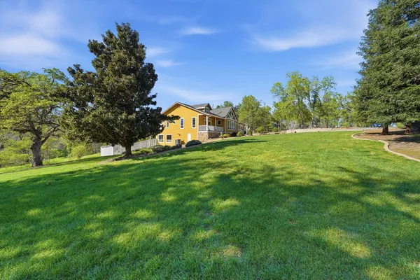 $825,000 | 15725 Horseless Carriage Drive, Redding, CA 96001