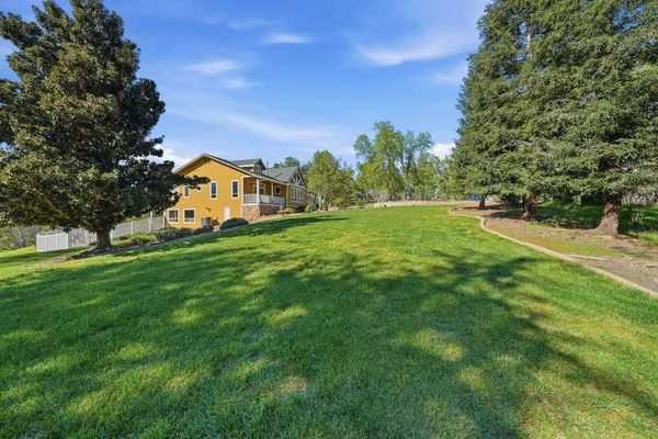 $825,000 | 15725 Horseless Carriage Drive, Redding, CA 96001