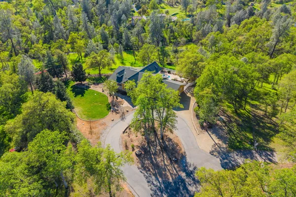 $825,000 | 15725 Horseless Carriage Drive, Redding, CA 96001