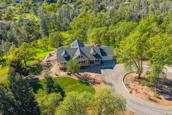 $825,000 | 15725 Horseless Carriage Drive, Redding, CA 96001