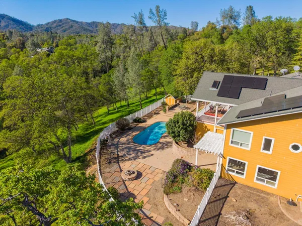 $825,000 | 15725 Horseless Carriage Drive, Redding, CA 96001