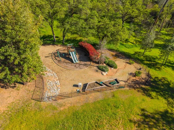 $825,000 | 15725 Horseless Carriage Drive, Redding, CA 96001