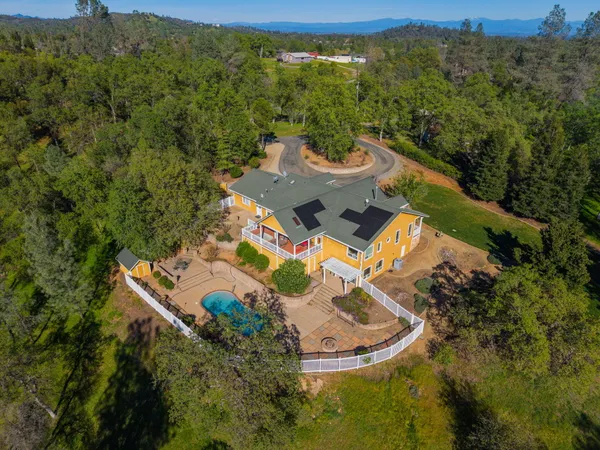 $825,000 | 15725 Horseless Carriage Drive, Redding, CA 96001
