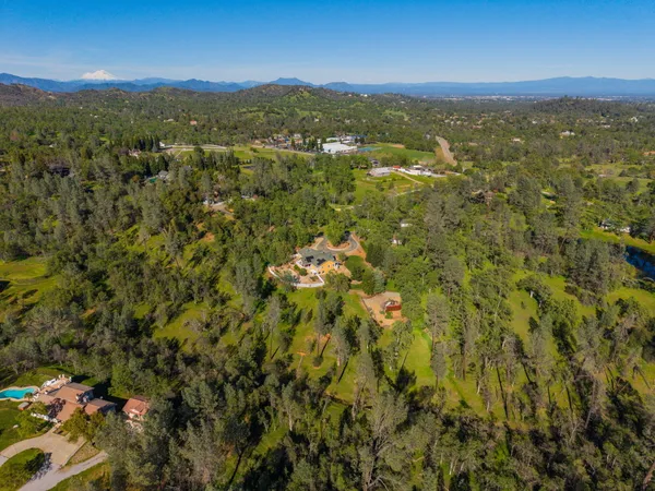$825,000 | 15725 Horseless Carriage Drive, Redding, CA 96001