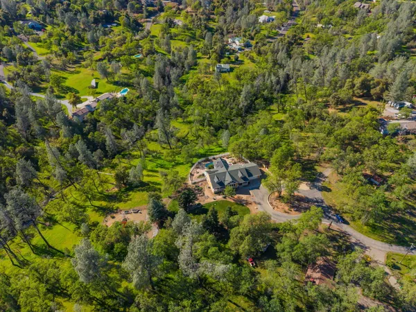 $825,000 | 15725 Horseless Carriage Drive, Redding, CA 96001