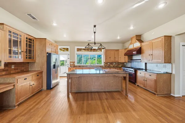 $825,000 | 15725 Horseless Carriage Drive, Redding, CA 96001