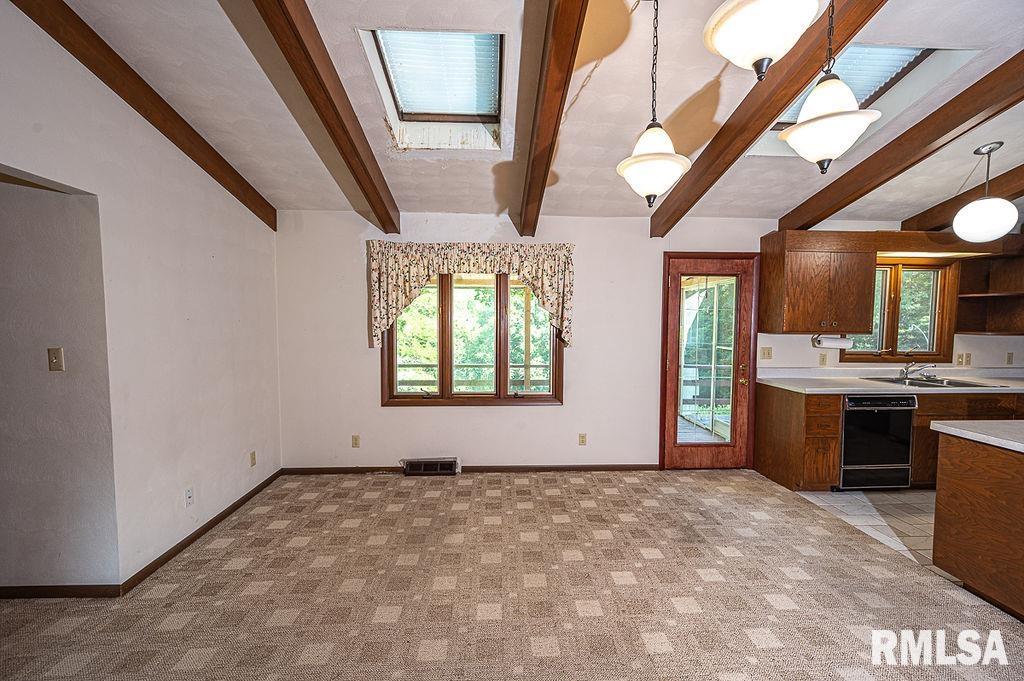 1987 Geneva Hills Road Muscatine, IA 52761 - Photo 8 of 39 Gallery Image 8