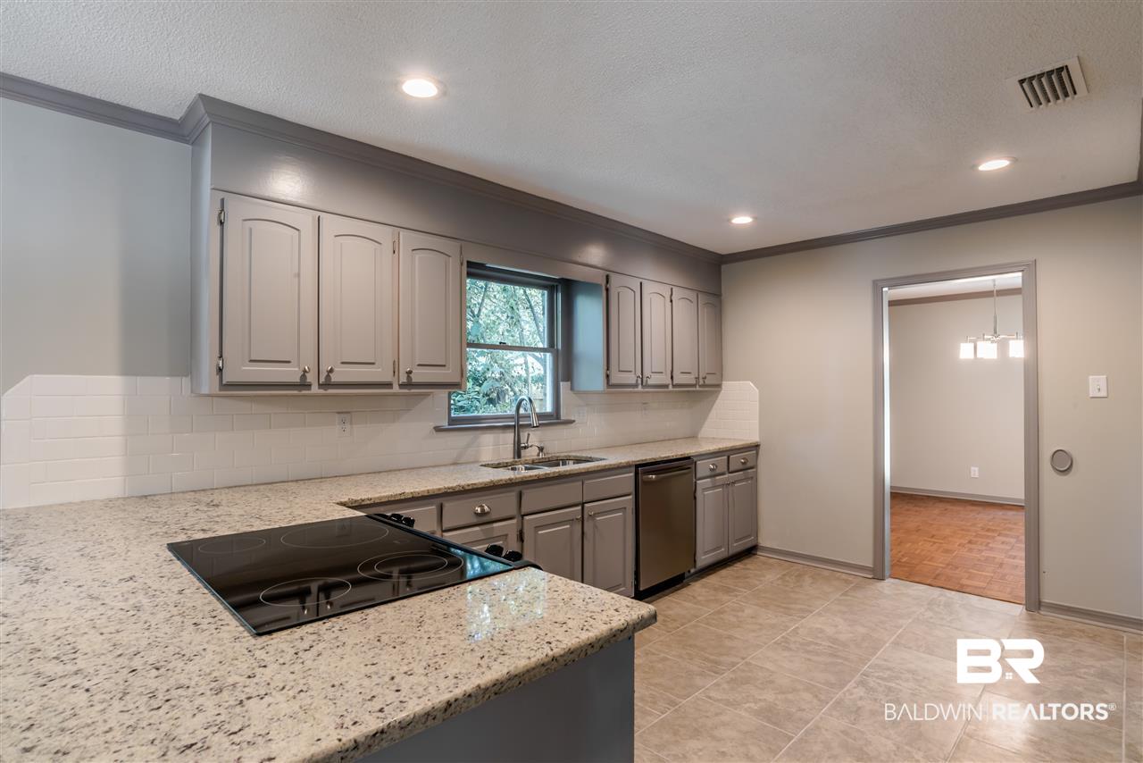 2881 Squire Lane Mobile, AL 36695 - Photo 10 of 38