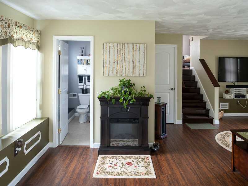 4 Cypress Road Coventry, RI 02816 - Photo 13 of 24 Living Room.