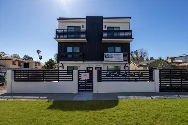 $4,487 | 14422 Tiara Street, Unit 1/2, Van Nuys, CA 91401