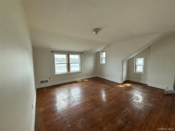 $2,550 | 307 West Shore Road, Unit 5, Huntington, NY 11743