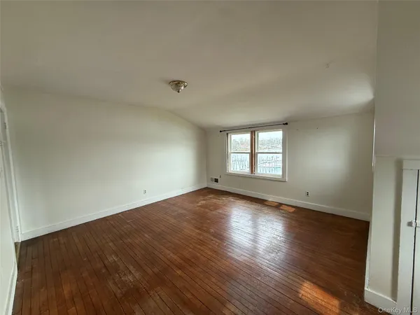 $2,550 | 307 West Shore Road, Unit 5, Huntington, NY 11743