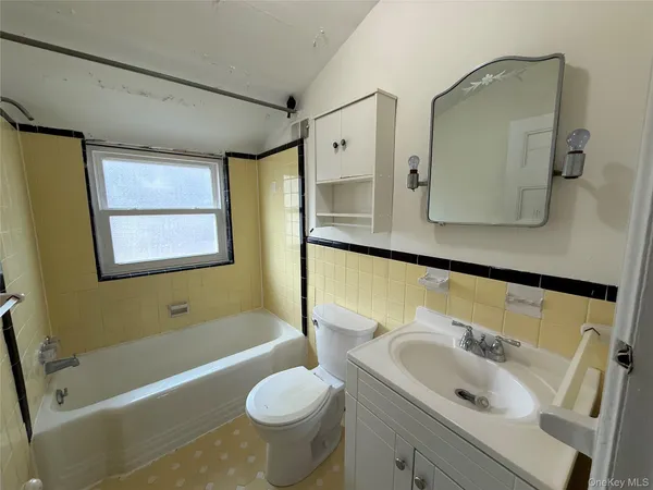 $2,550 | 307 West Shore Road, Unit 5, Huntington, NY 11743