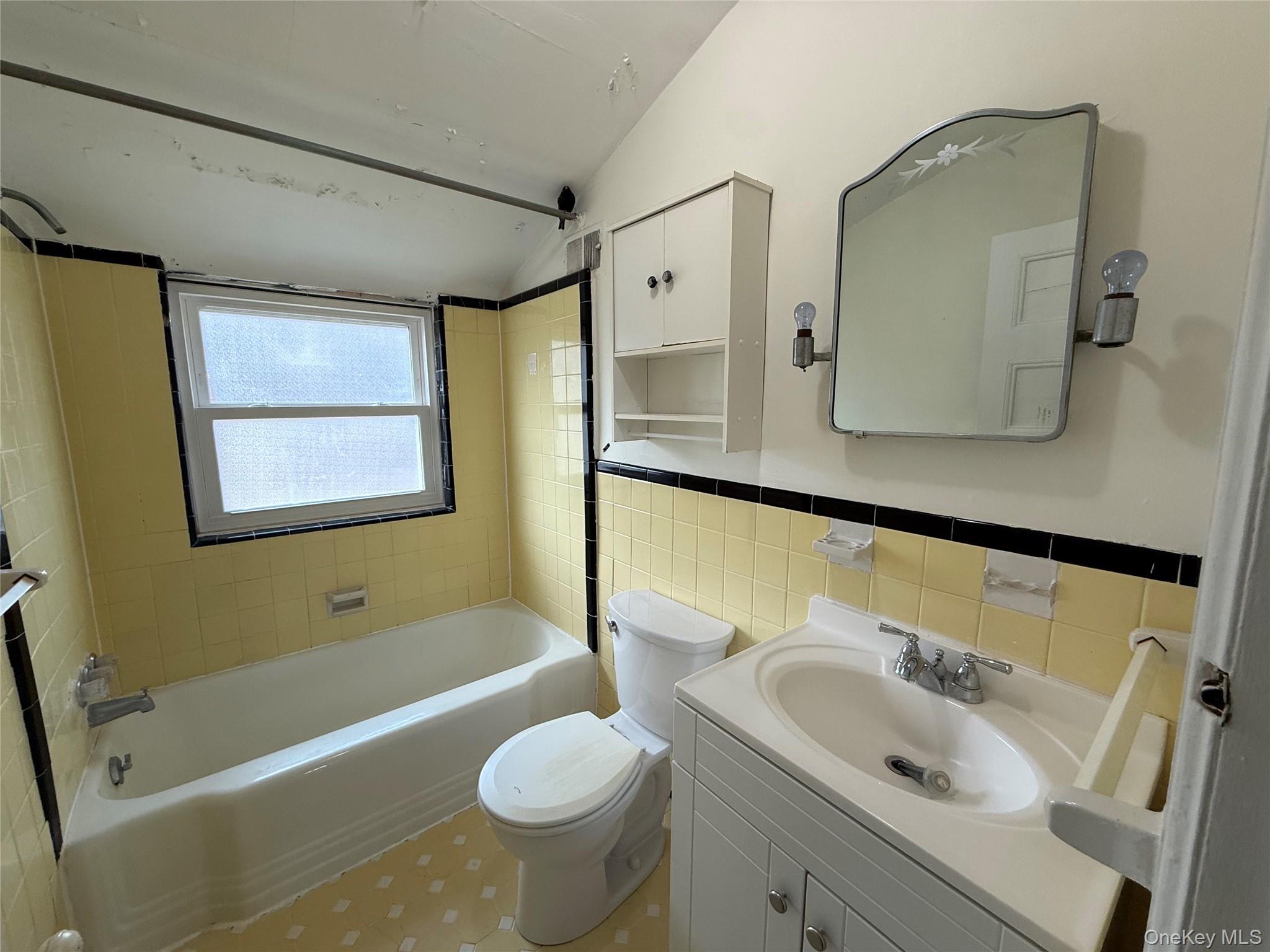 307 West Shore Road, Unit 5 Huntington, NY 11743 - Photo 9 of 12 Bathroom