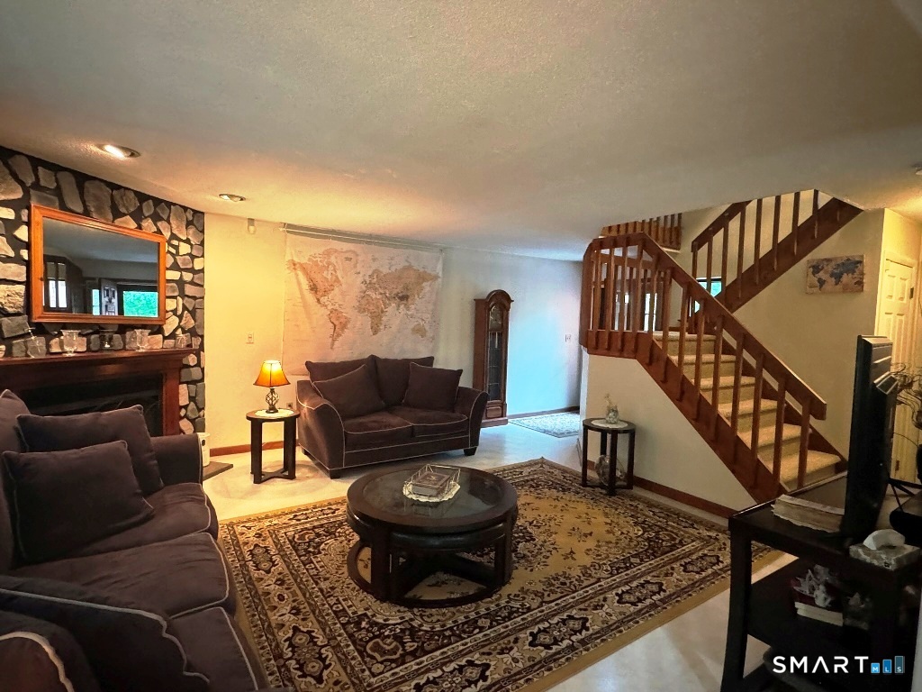 102 Potuccos Ring Road Wolcott, CT 06716 - Photo 5 of 26 Living room
