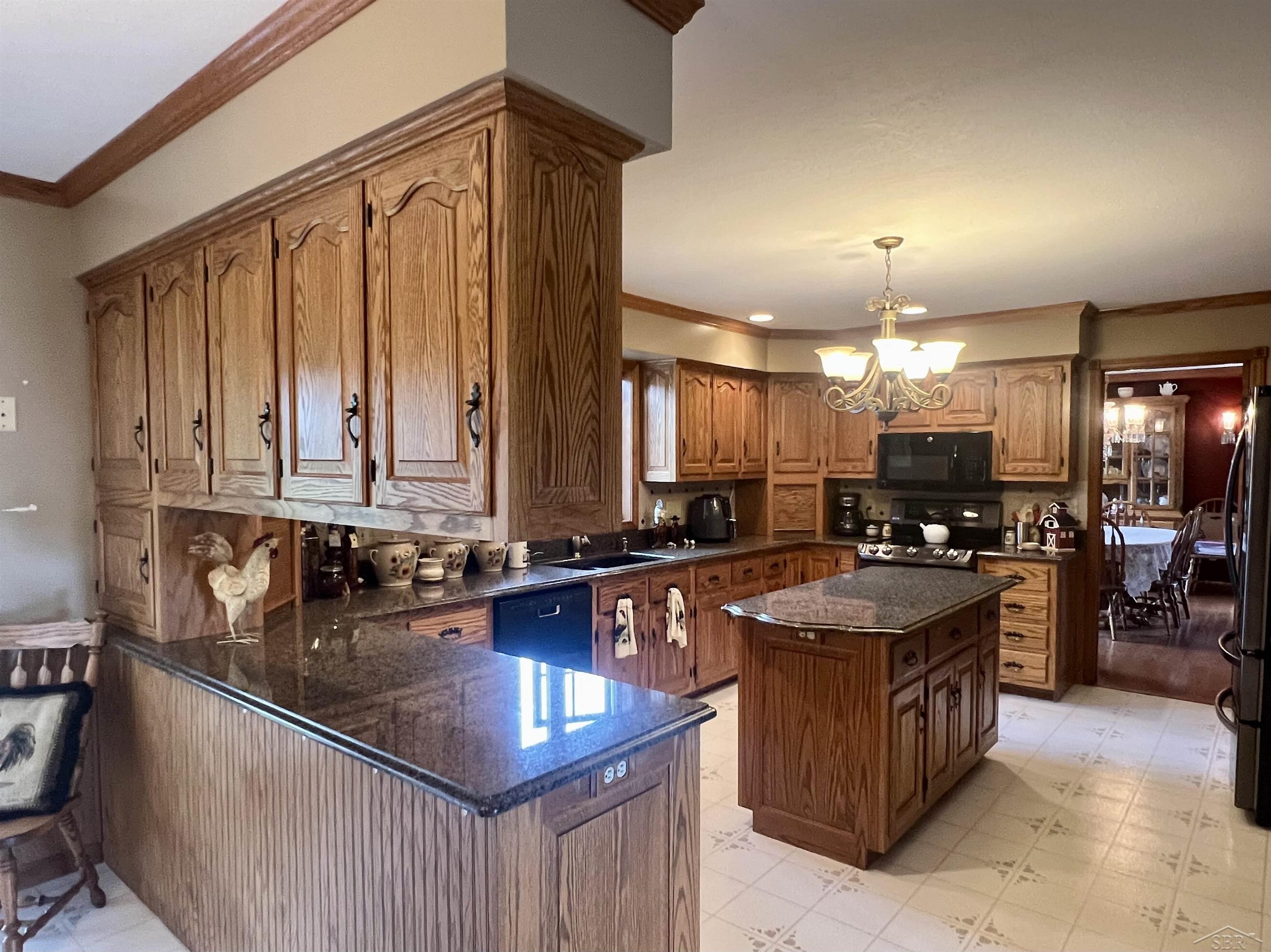 3841 Hackett Road Saginaw, MI 48603 - Photo 12 of 44 Kitchen