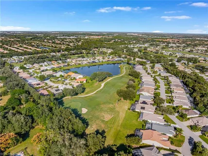 a picture of a small white wall