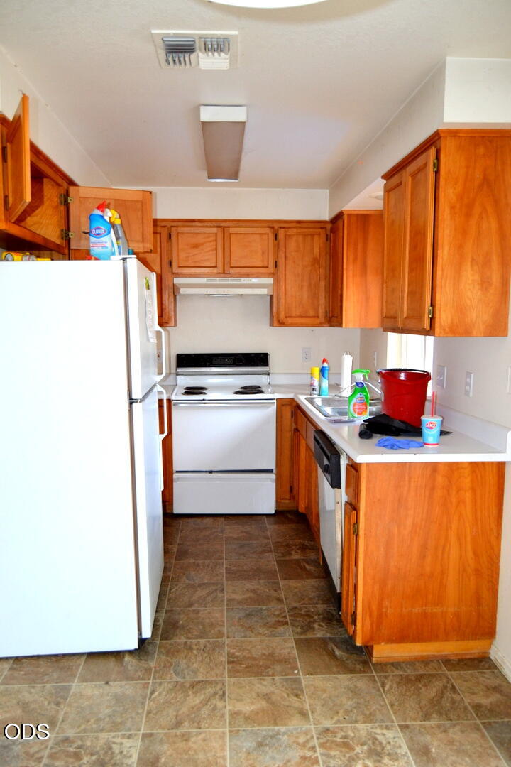 1636 Leonard Road, Unit A & B Grants Pass, OR 97527 - Photo 5 of 13