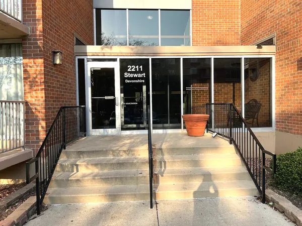 $2,600 | 2211 South Stewart Avenue, Unit 3B, Lombard, IL 60148