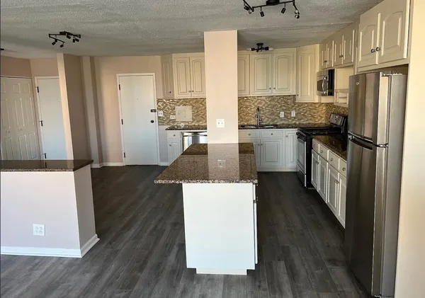 $2,600 | 2211 South Stewart Avenue, Unit 3B, Lombard, IL 60148