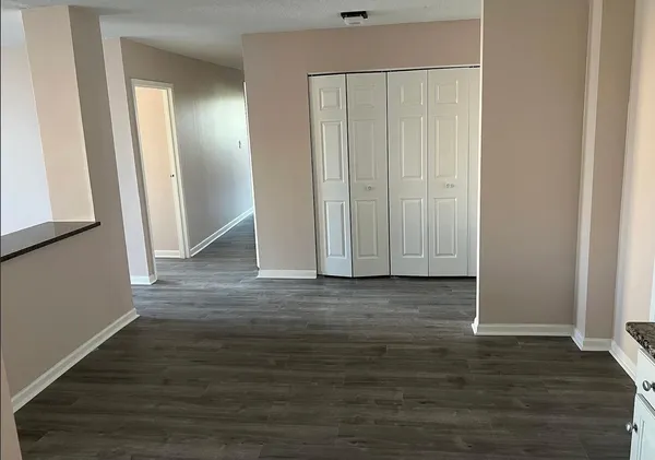 $2,600 | 2211 South Stewart Avenue, Unit 3B, Lombard, IL 60148